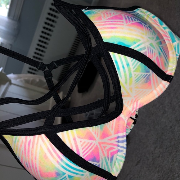 Criss cross front Victoria secret bikini top - Picture 6 of 6